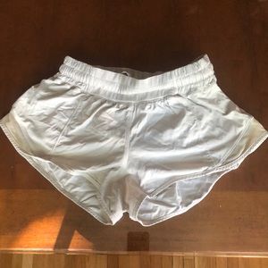 Lululemon bone white Hottie Hot High-Rise lined shorts, size 4.